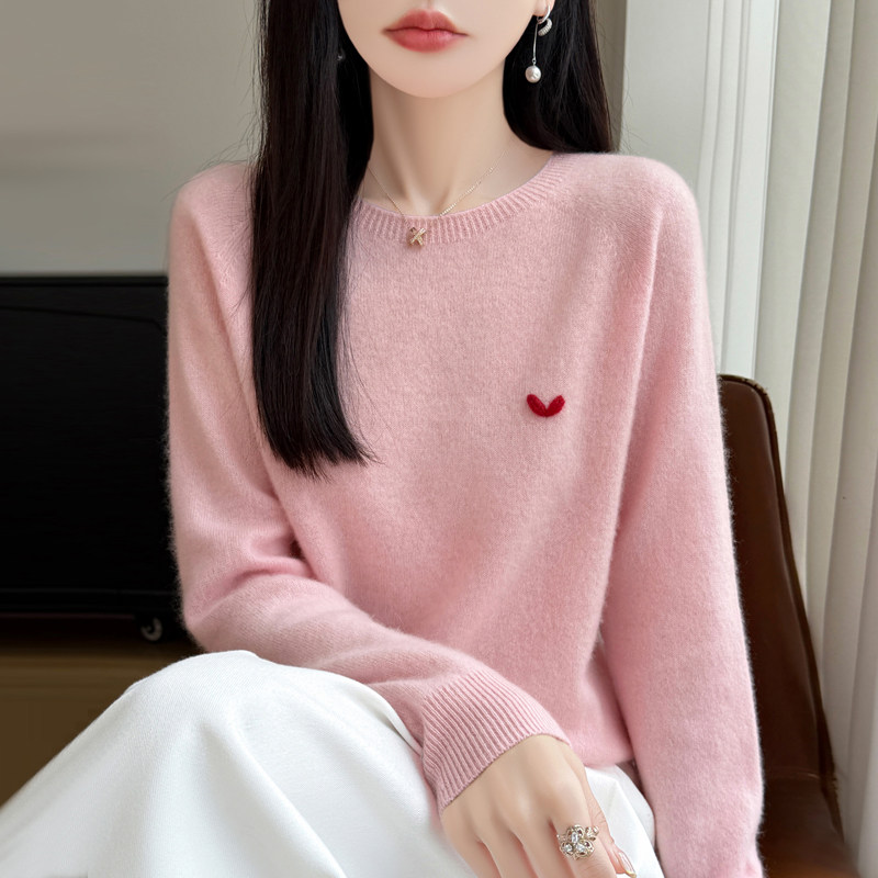 100%纯羊毛衫女圆领爱心刺绣毛衣