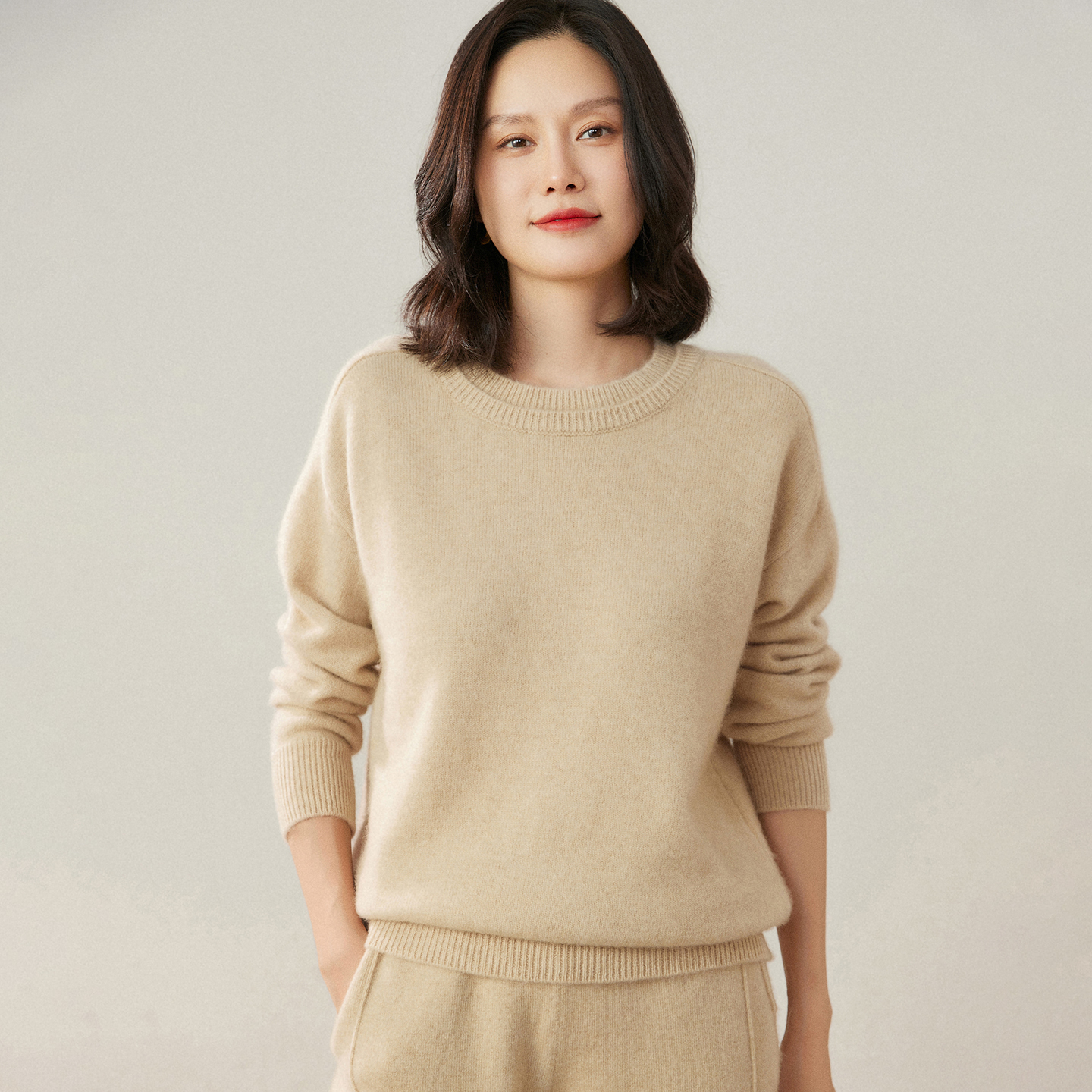 秋冬加厚圆领山羊绒衫女针织毛衣