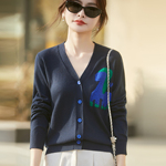 V领拼色精纺羊毛开衫女26春秋小马刺绣提花针织毛衣拼色宽松外套