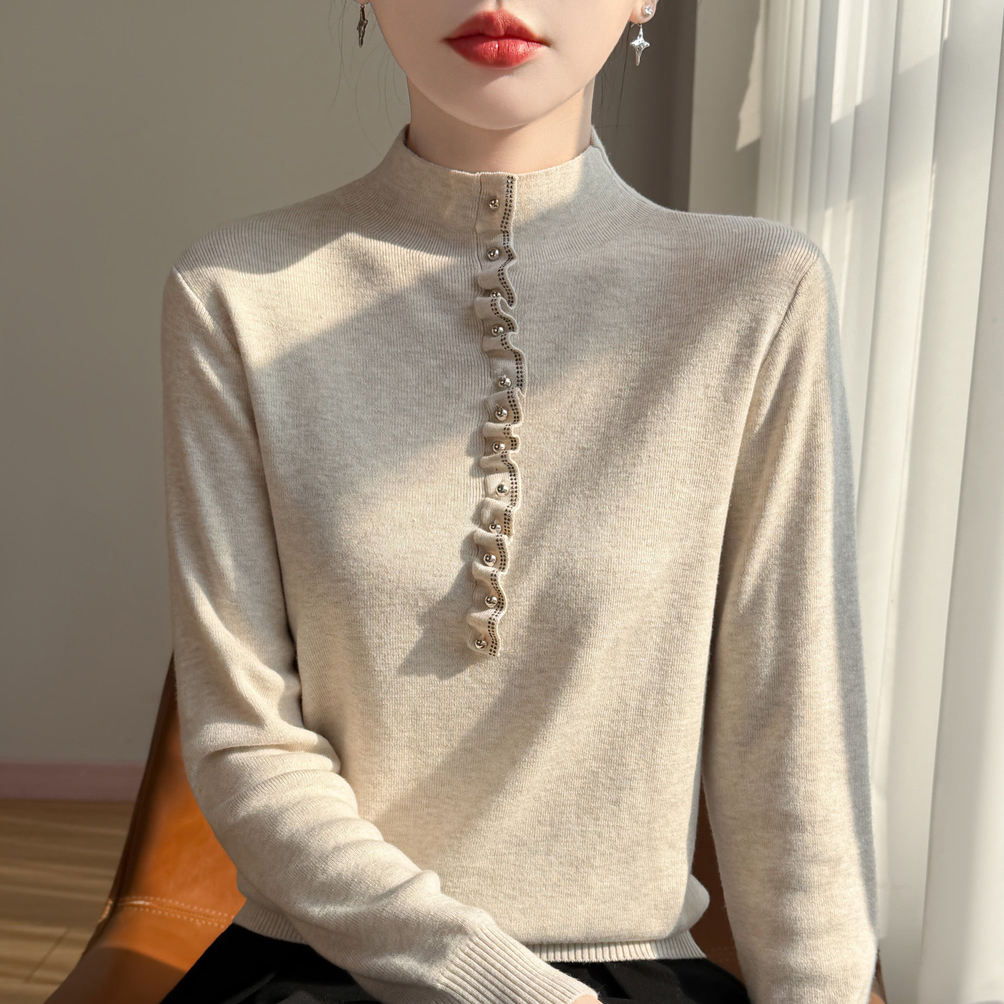 秋冬半高领精纺羊毛衫女气质纽扣烫钻针织长袖毛衣修身显瘦打底