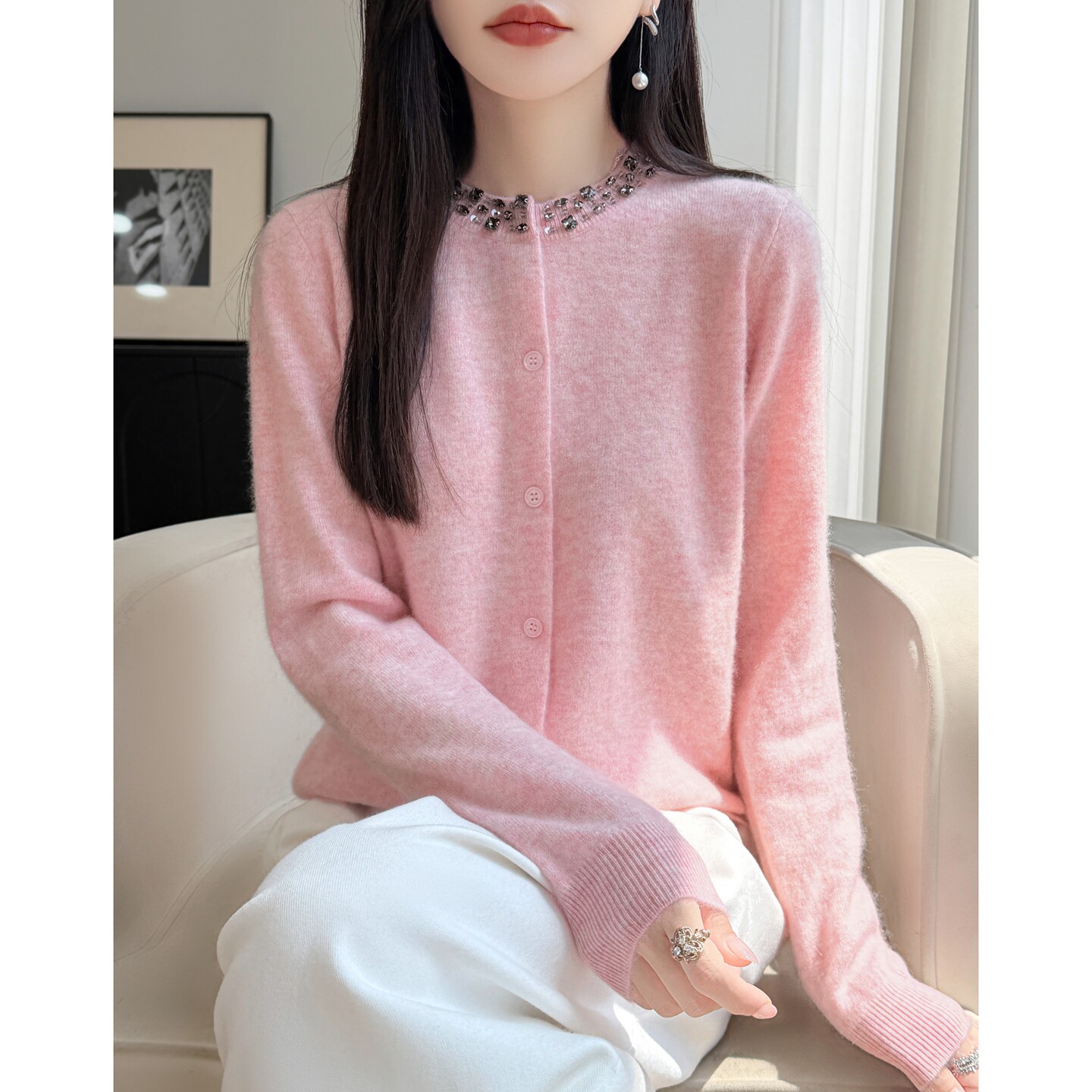 100%羊毛重工镶钻圆领开衫女外套