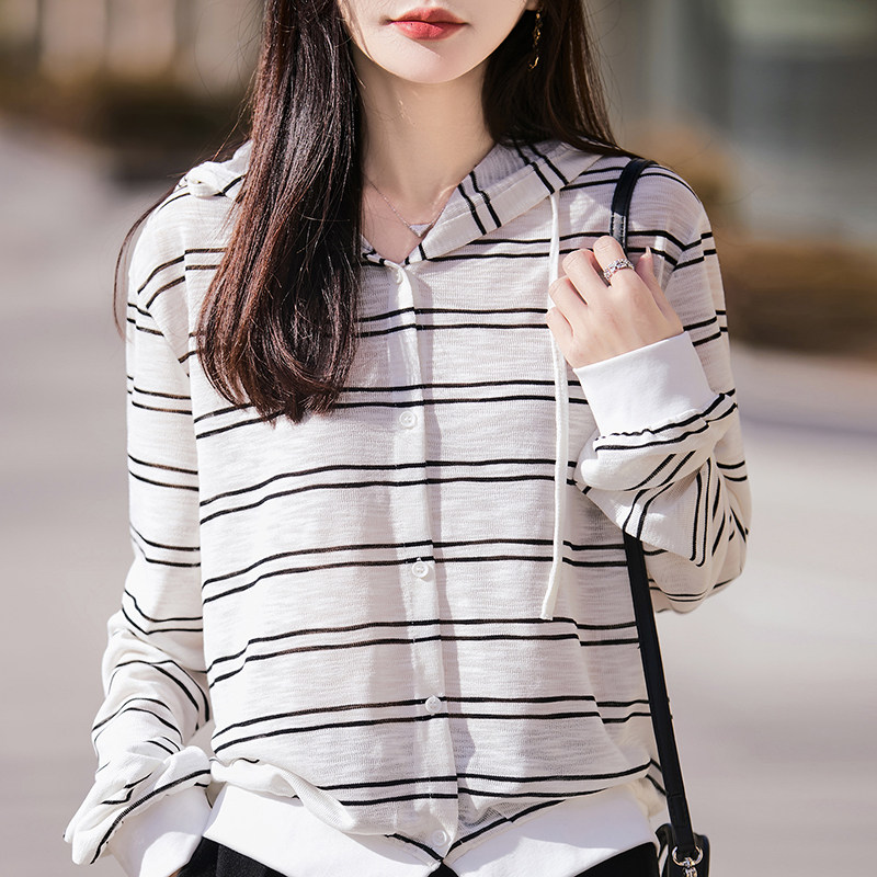 轻奢精纺羊毛连帽条纹拼色女开衫