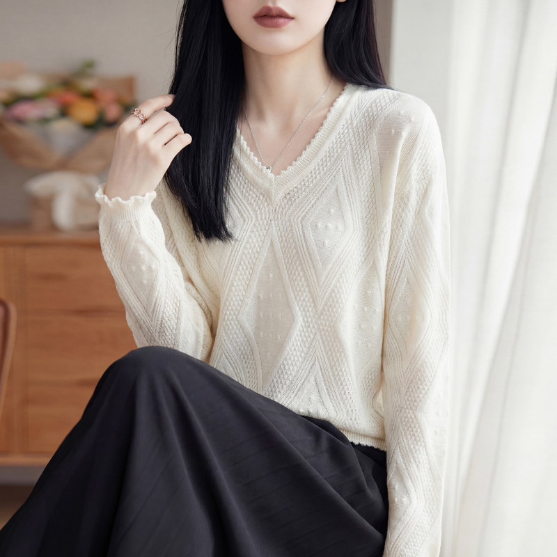 温柔风V领镂空精纺羊毛针织毛衣女长袖提花上衣宽松显瘦百搭打底