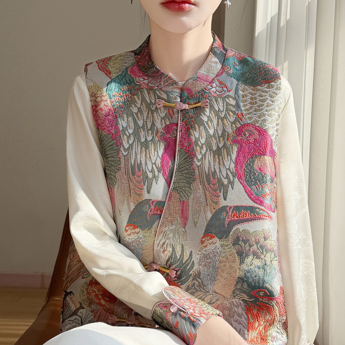 国风新中式缎面真丝马甲开衫女立领小鸟刺绣拼色背心宽松叠穿坎肩