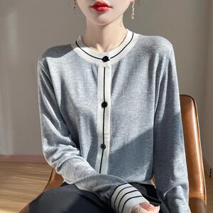 2025新款拼色圆领精纺羊毛开衫女宽松慵懒风长袖针织毛衣外套上衣
