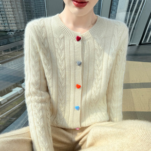 高级感山羊绒开衫女圆领加厚扭花爱心彩扣针织毛衣宽松羊毛衫上衣
