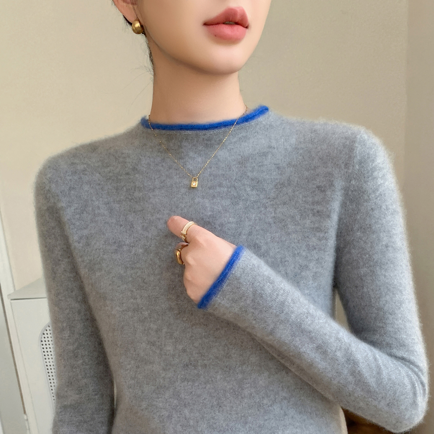 卷边圆领山羊绒衫女撞色长袖毛衣