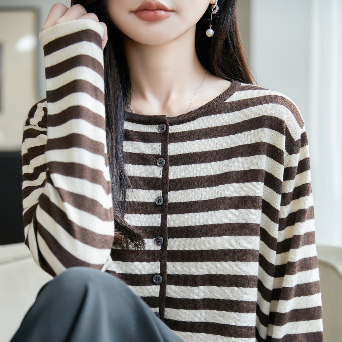 秋冬女精纺羊毛撞色条纹开衫外套