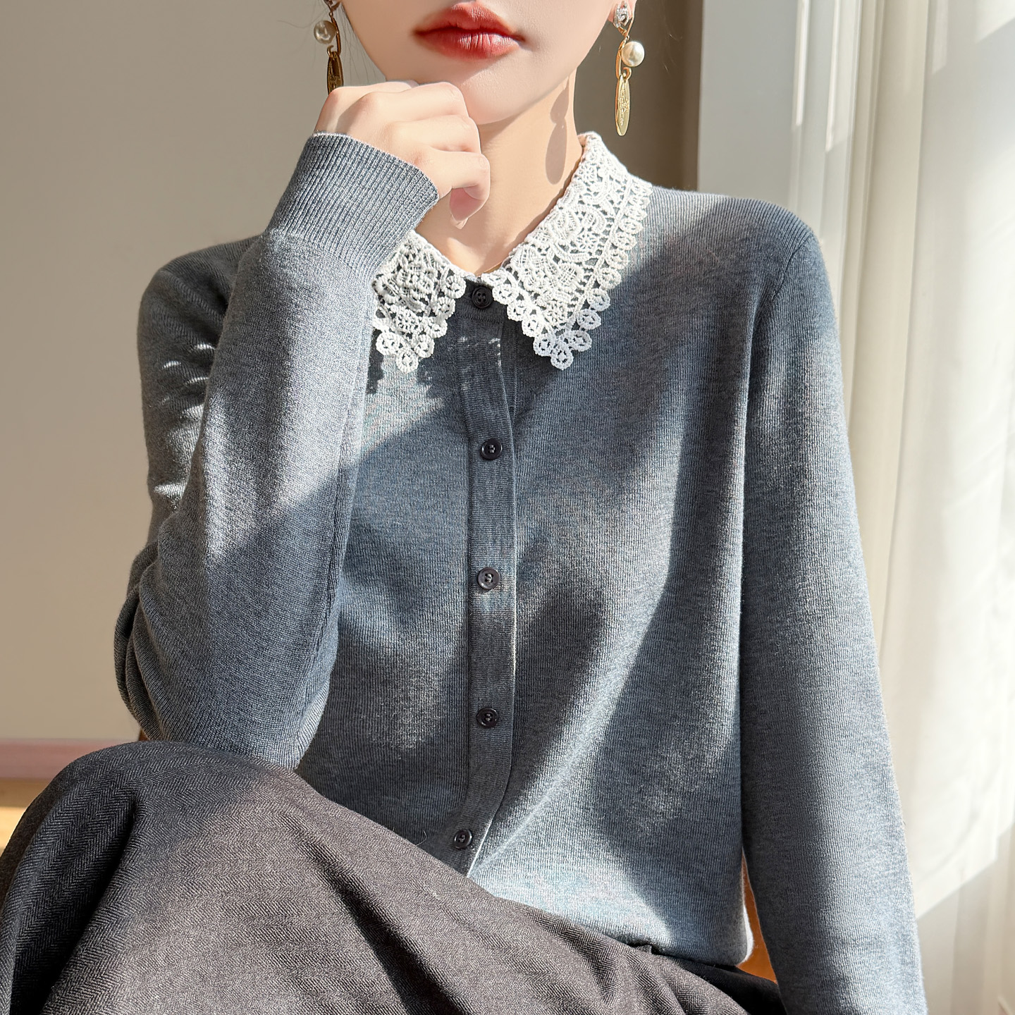 翻领蕾丝花边拼色精纺羊毛开衫