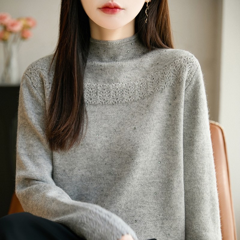 高级感卷边半高领精纺羊毛衫女镶钻镂空钩花针织毛衣宽松打底上衣,女装/女士精品,毛针织衫,淘宝优惠券,粉丝福利购,淘宝优惠卷