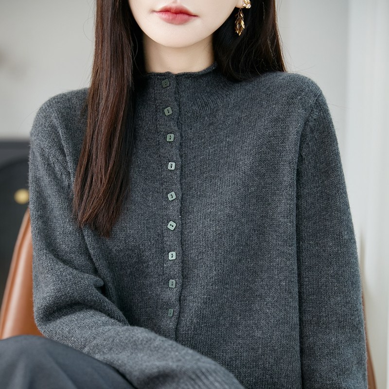 半高领精纺羊毛开衫纯色纽扣外套