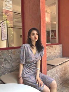 碎花泡泡袖V领连衣裙女士短袖抽皱高腰法式气质系带显瘦裙子夏季