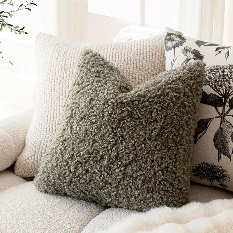 小羊圈泰迪绒抱枕高级样板房别墅沙发轻奢靠枕腰枕抱枕套