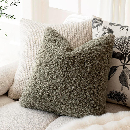 小羊圈泰迪绒抱枕高级样板房别墅沙发轻奢靠枕腰枕抱枕套