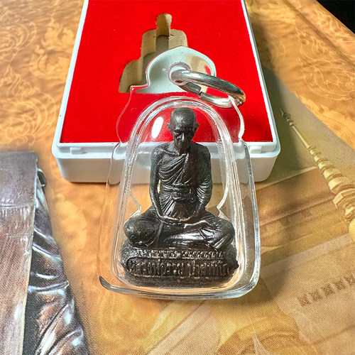 泰国佛牌龙婆瑞自身像铜制吊坠