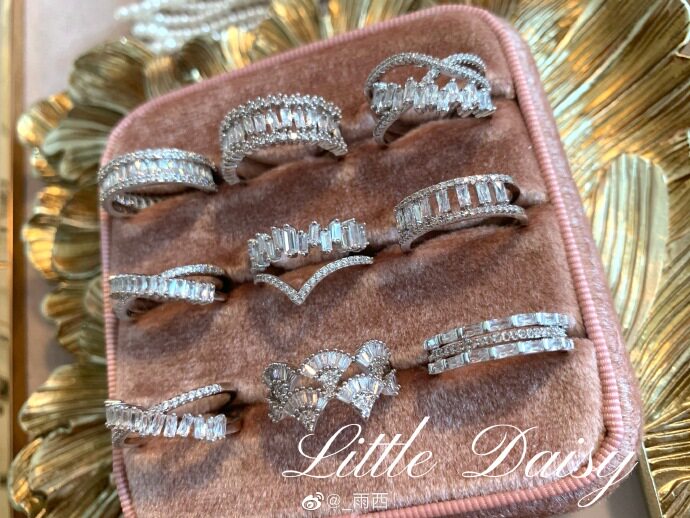 LITTLE DAISY FRENCH ROMANCE RING SIMPLE ATMOSPHERE AND EXQUISITE STREAMLINED STAGGERED INS STACKING RING