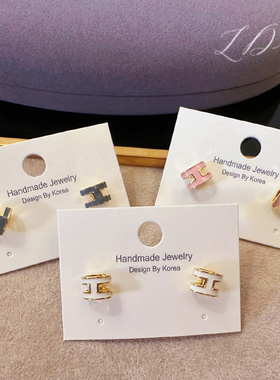 Little Daisy白陶瓷高级感简约气质轻熟女精致氛围 H耳钉银针耳饰