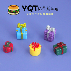 YQT迷你圣诞礼物盒树脂奶油胶饰品diy配件微缩圣诞场景小摆件