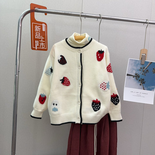 童乐鱼秋季款女童草莓刺绣可爱单排扣外套百搭针织开衫0607