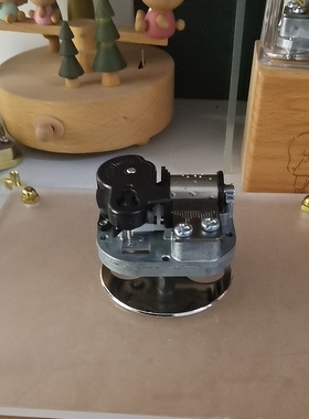 八音盒底部中心旋转机芯