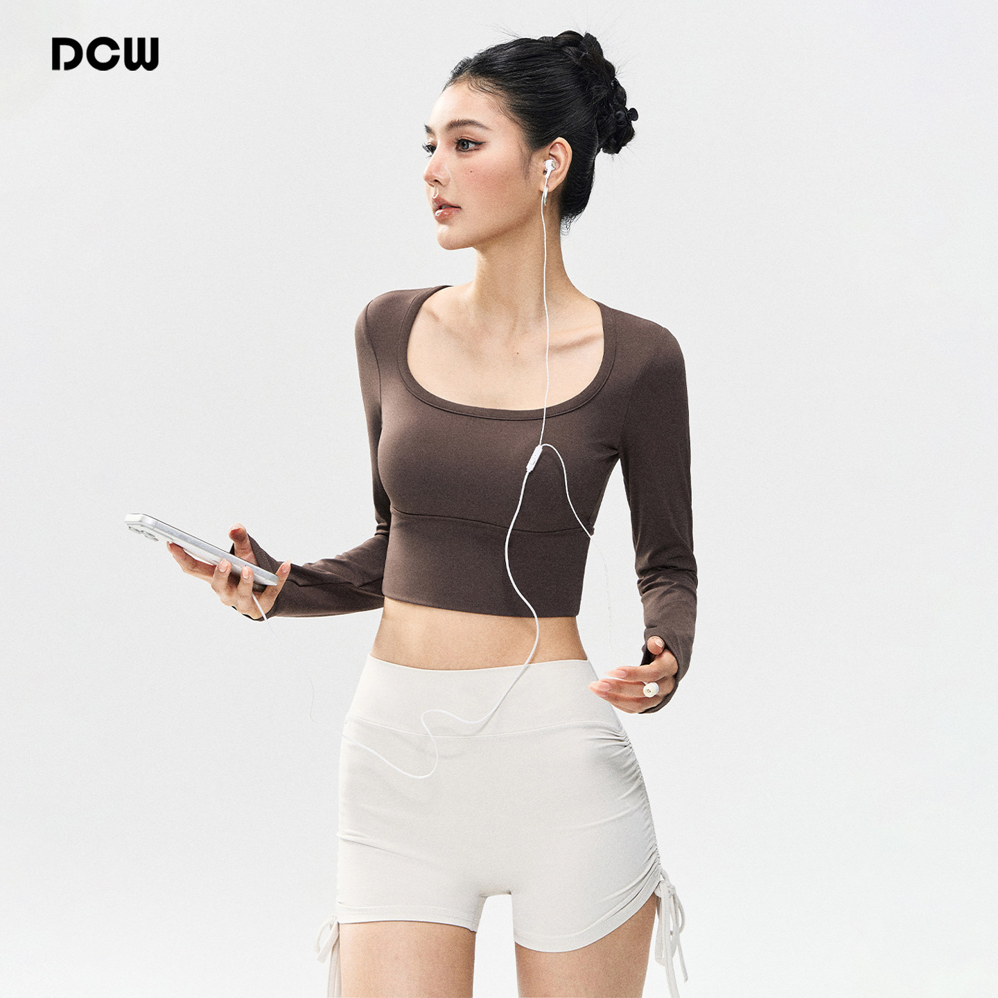 dcw外穿短款早秋长袖瑜伽上衣女图片