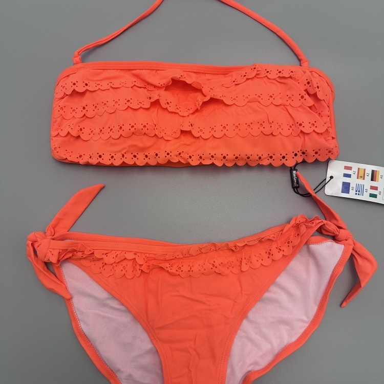 外贸原单镂空雕花纯色木耳荷叶边比基尼抹胸分体比坚尼bikini。