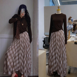 2026早春新款 格纹裙子女复古飘逸低腰度假格子棕色半身裙 md同款