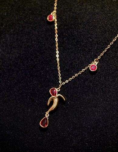18 K无烧红宝项链，金重：2.36g，主石：0.85ct  4.8x3.0mm