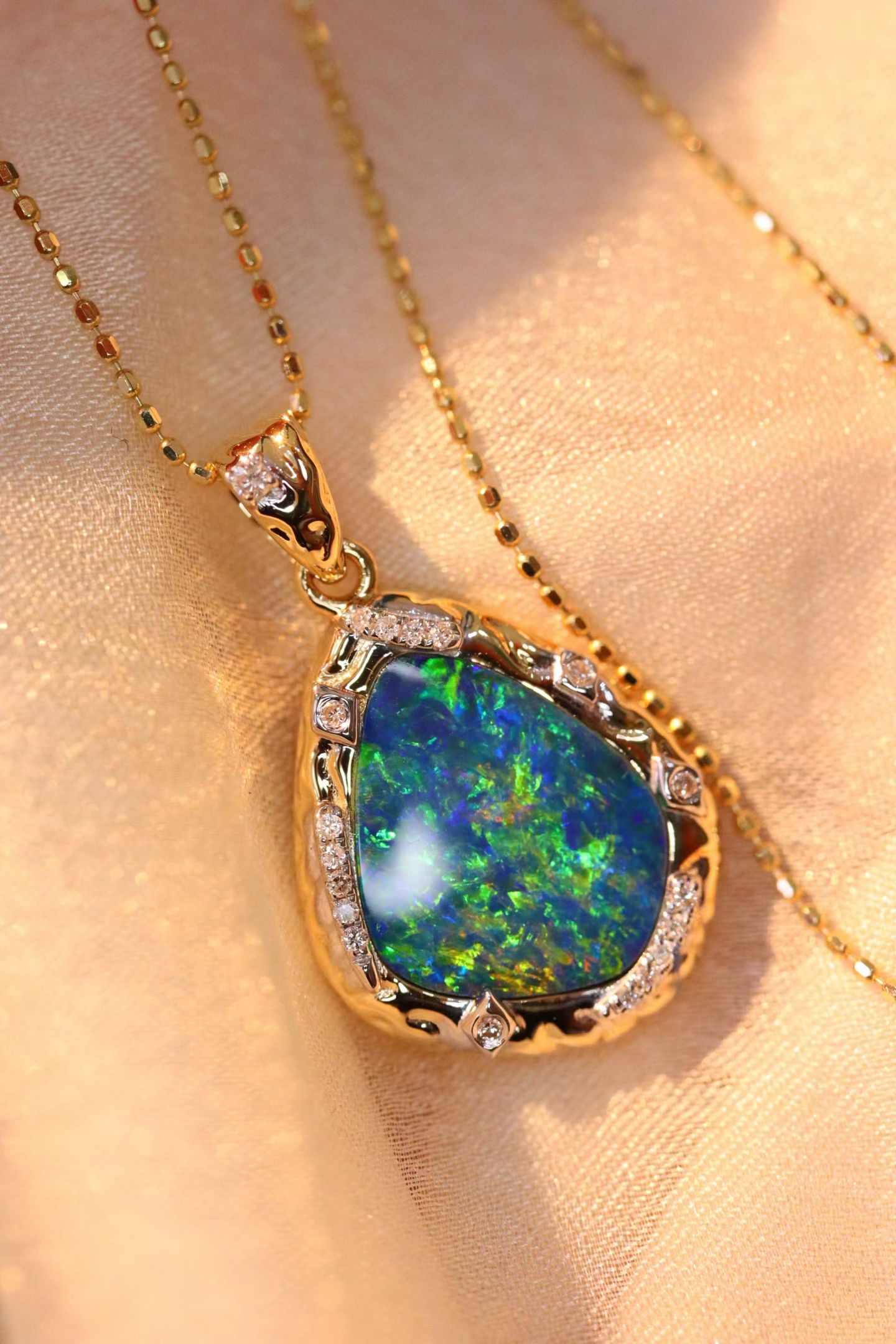 一物一图，所看所得，18K欧泊项链，主石 2.7ct  钻0.058ct