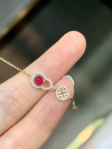 18k金镶红宝石手链 主石0.43ct 钻石0.168ct 金重1.51g