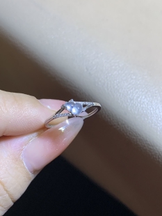 18k金钻镶嵌高冰玻小小葫芦戒指，圈口13号，裸石尺寸5.7-4.2mm