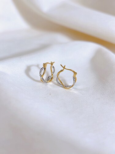 18k金双色扭纹耳扣，尺寸约15×14×4mm，重约2克