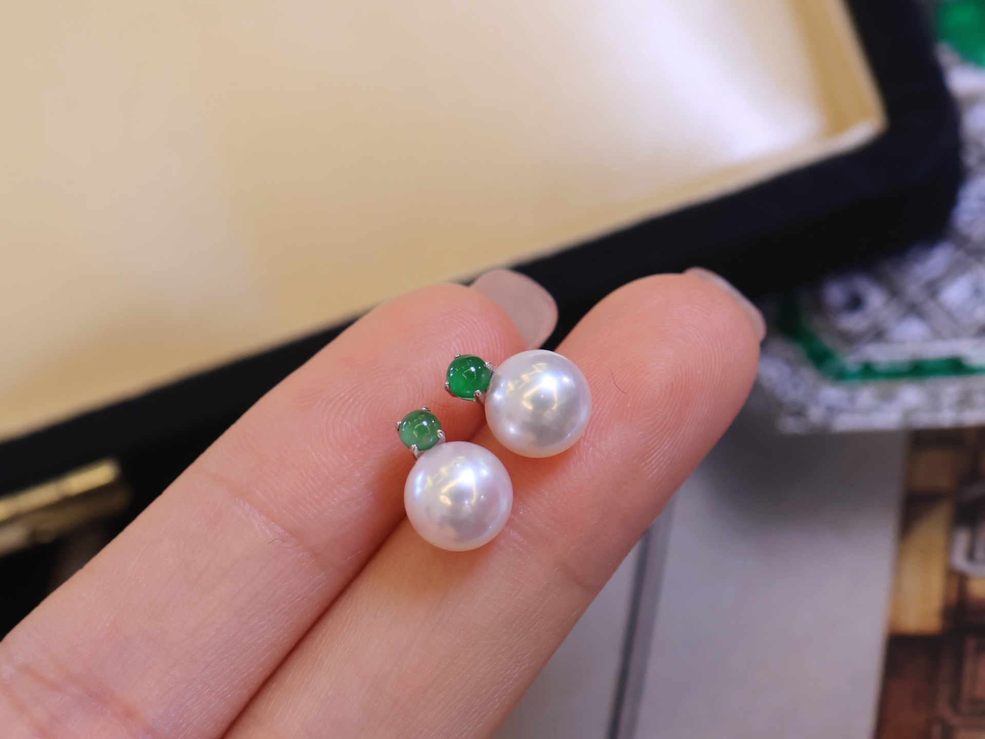 18k金小蛋面镶8-9mm天然淡水ak珍珠翡翠耳钉