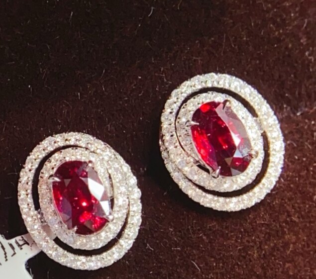 18k金镶天然钻石无烧红宝石围钻总重2.42g主石0.82ct 钻石0.482ct