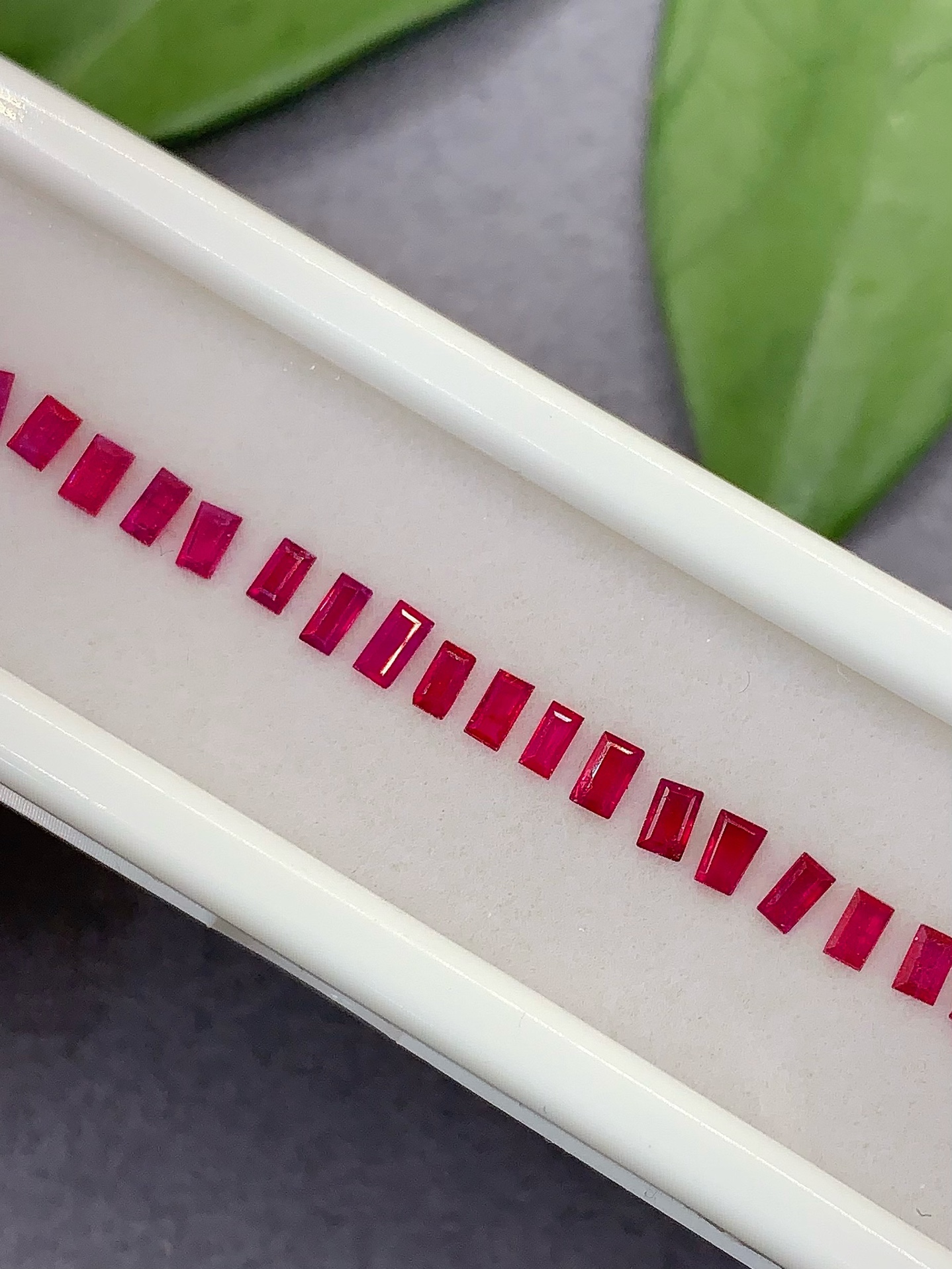 红宝石3.23ct，内部有轻微包裹体