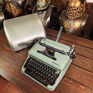 德国老式机械打字机古董德英文打印机古玩装饰Olympia可打字真品