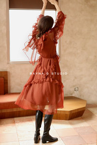 RAYNA·G/芮纳纪 荷叶边复古红连衣裙气质收腰内搭长袖裙子新款