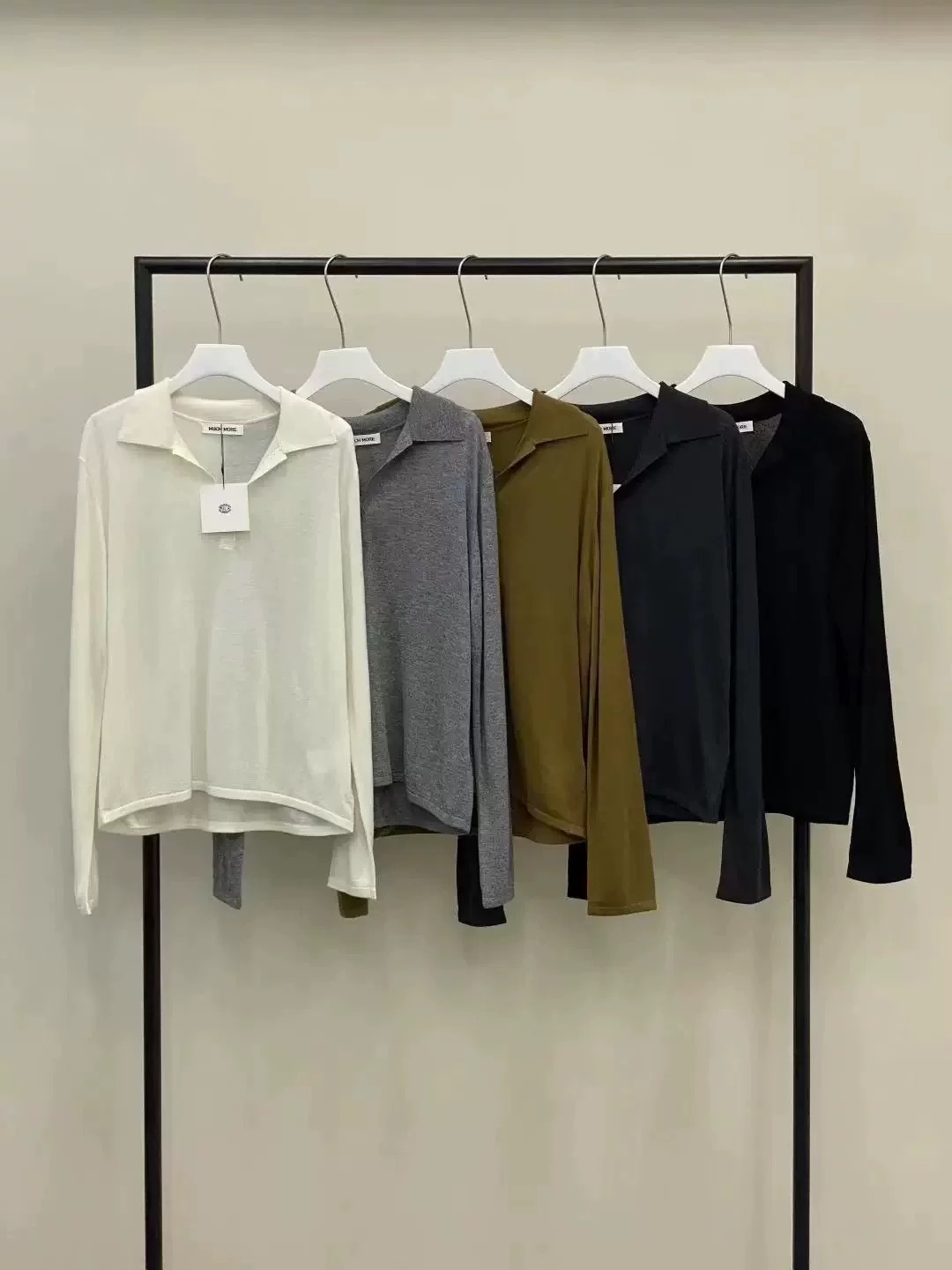 现MUCH MORE女2025韩国东大门秋款轻薄polo领纯色长袖针织衫