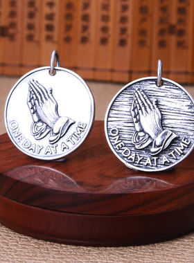 饰品复古字母硬币祈祷泰银吊坠