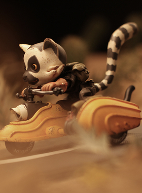 末那末匠丨松冈道弘《BRILLE&DREIECK》环尾狐猴黑金版艺术雕像