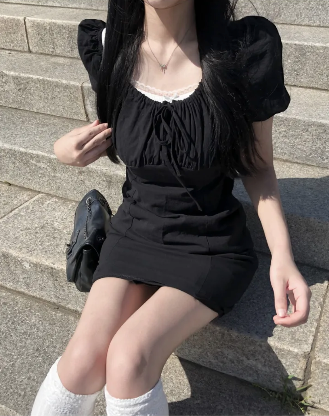 泡泡袖小黑裙 方领复古抽褶短袖连衣裙 纯欲风辣妹法式收腰短裙