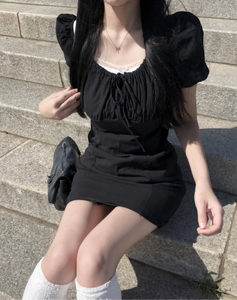 泡泡袖小黑裙 方领复古抽褶短袖连衣裙 纯欲风辣妹法式收腰短裙