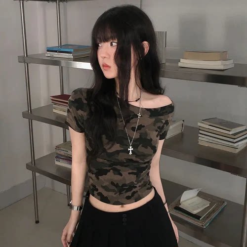 夏日小记 复古迷彩露肩短袖T恤 美式甜酷辣妹修身短款斜肩上衣