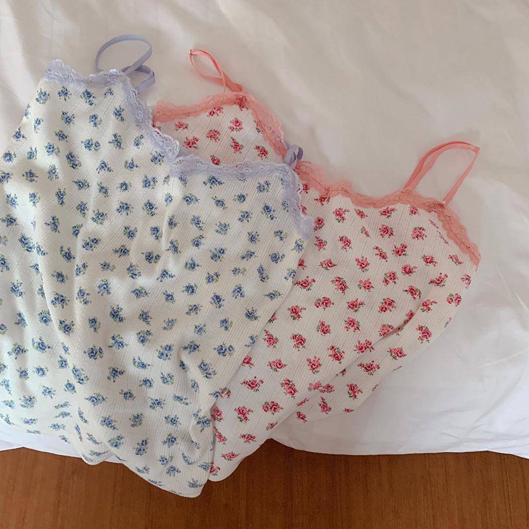 Flower Day~温柔蓝莓小碎花 蕾丝吊带小背心 日系修身弹力打底衫