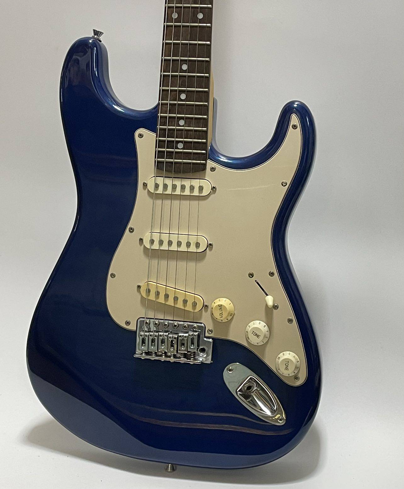 9.9新芬德美产电吉他进口专业限量演出美国吉它不退不换