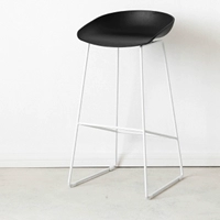 Черные белые ноги PP сидят высотой 74 см высотой