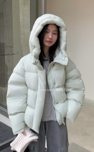 25冬新韩版百搭气质泡芙奶油色连帽宽松短款羽绒棉服外套女上衣潮