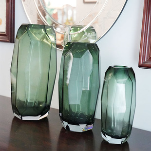 出口澳大利亚轻奢祖母绿手工磨刻多面琉璃花瓶装 饰摆件