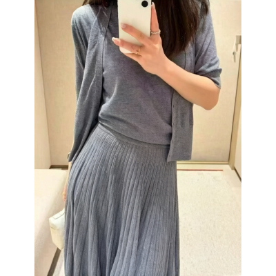 C5022 时尚巴黎的老店 静奢松弛感 超细美丽奴羊毛三件针织套装裙