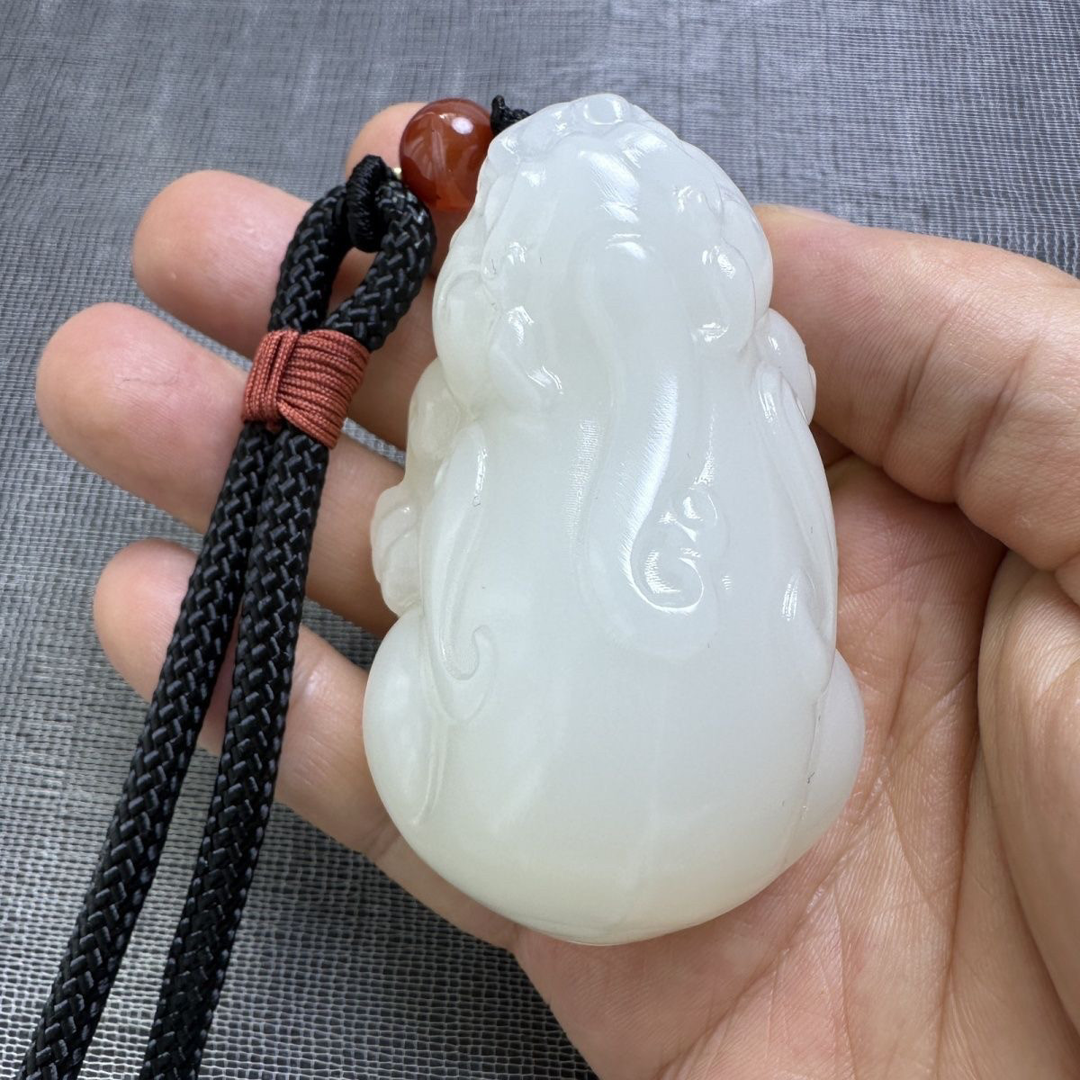 和田玉手把件白玉羊脂白招财貔貅吊坠籽料原石情侣把玩件玉石挂件